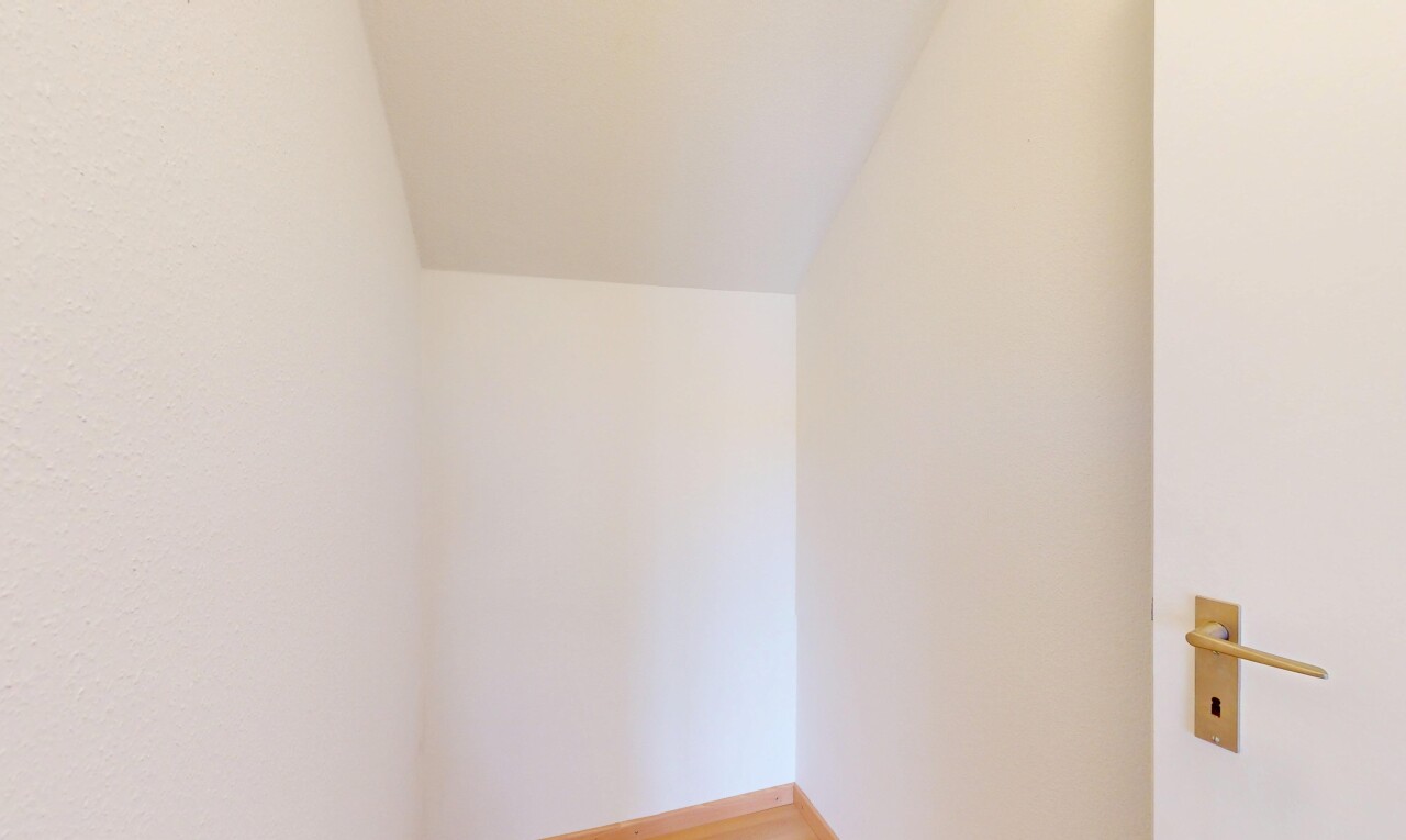 pièce vide avec plafond voûté