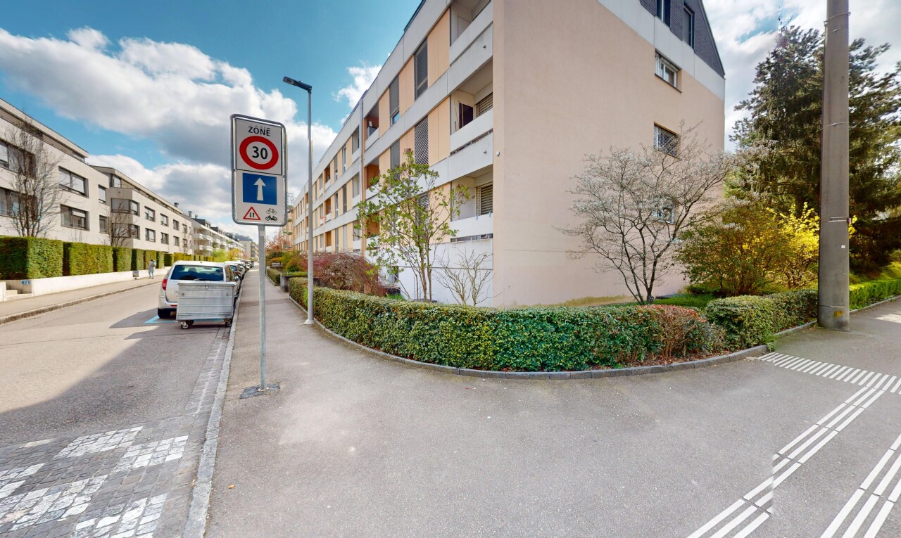extérieur du bâtiment avec vue sur le complexe d'appartements