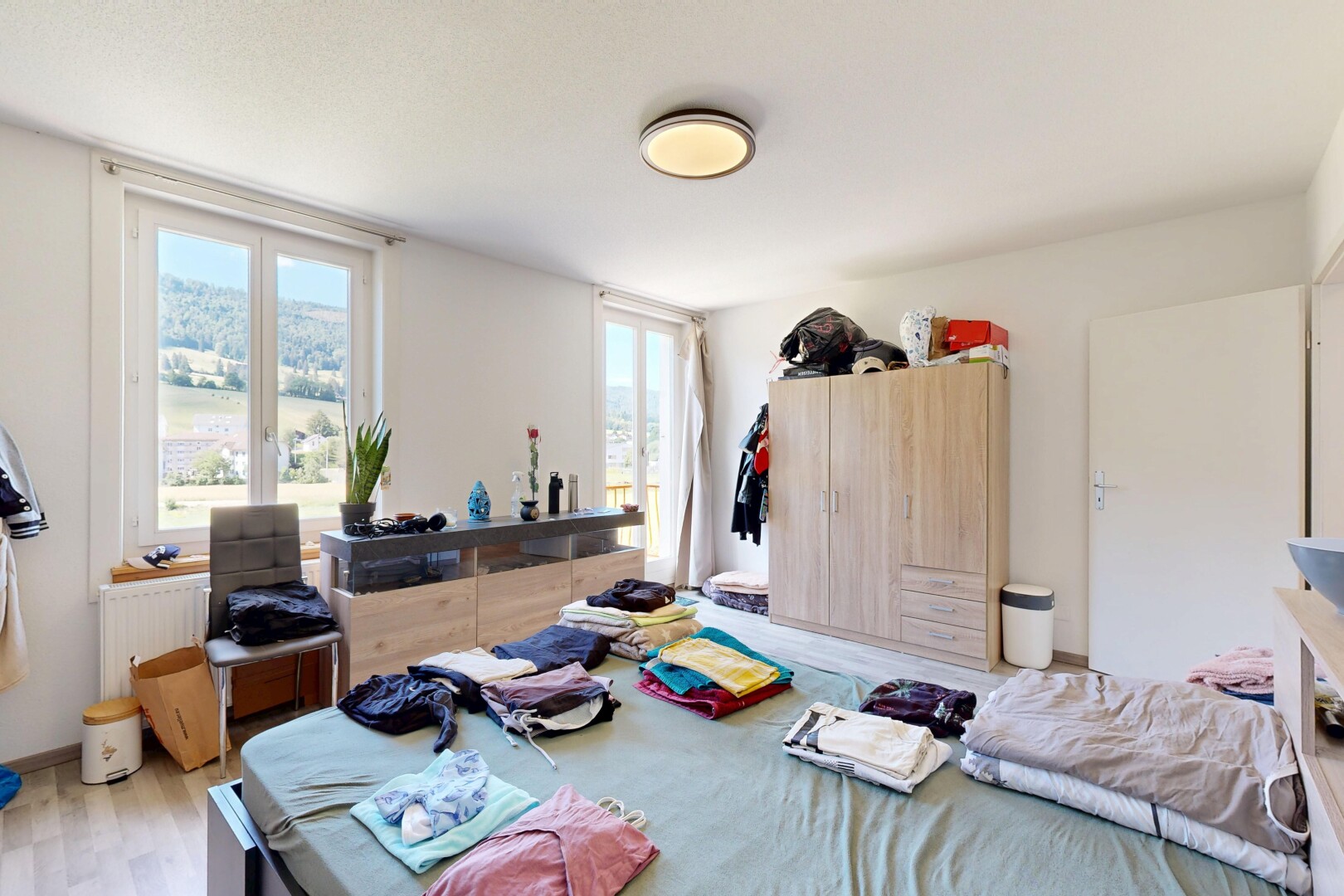 chambre avec lumière naturelle, natural light, cloison sèche, drywall, et radiateur