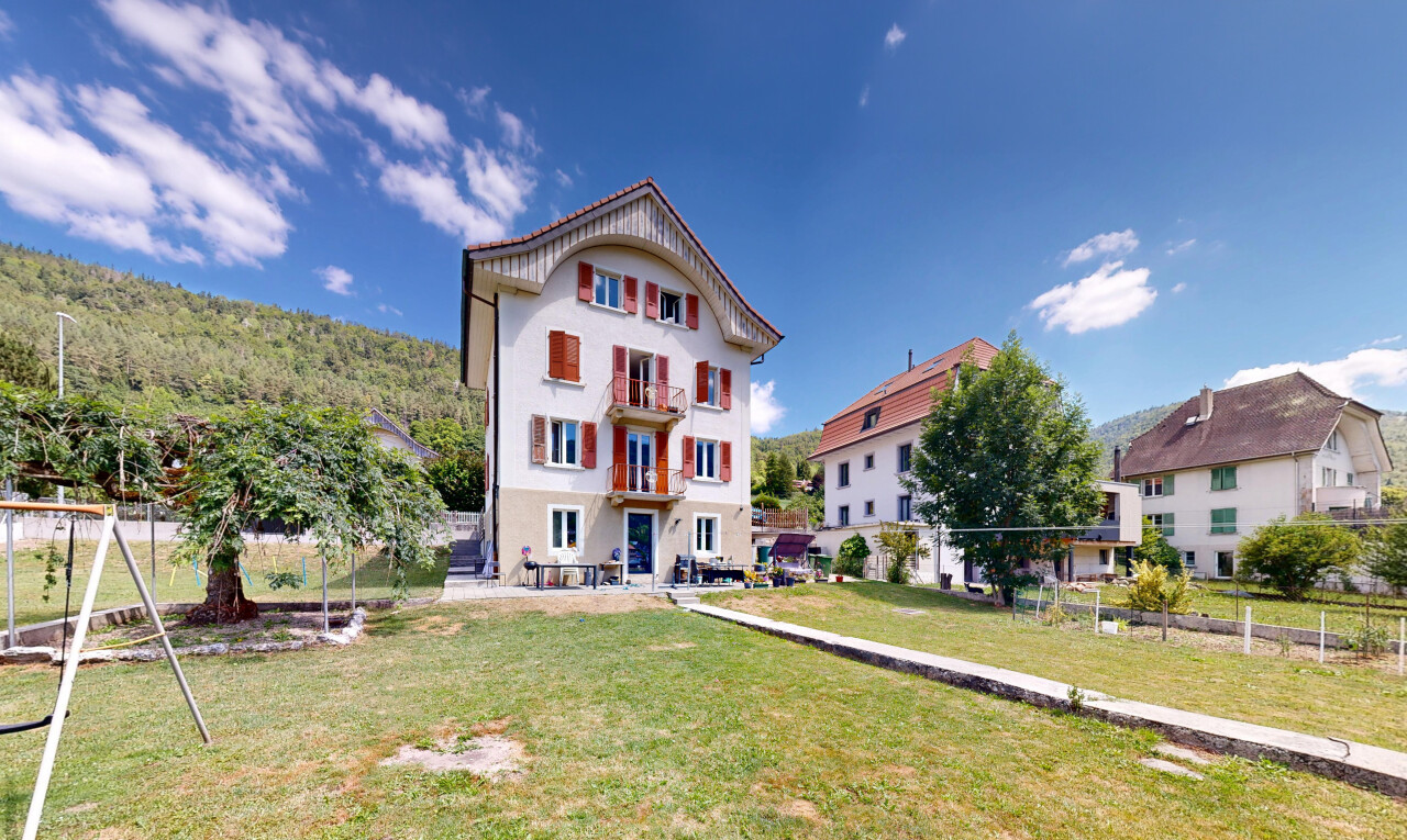 façade avec clôture, day time, pelouse, terrasse, et bardage en stuc