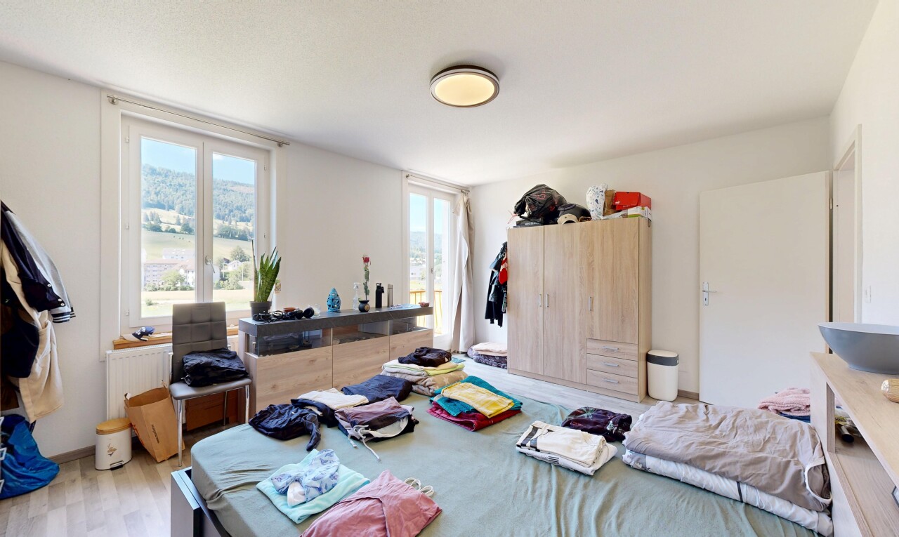 chambre avec lumière naturelle, natural light, cloison sèche, drywall, et radiateur