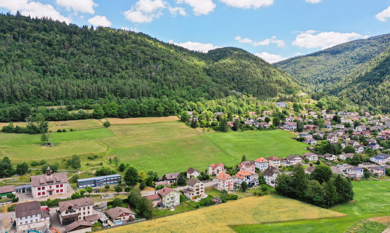 vue sur la montagne avec aerial view, day time, mountain view, vue sur la montagne, et residential view