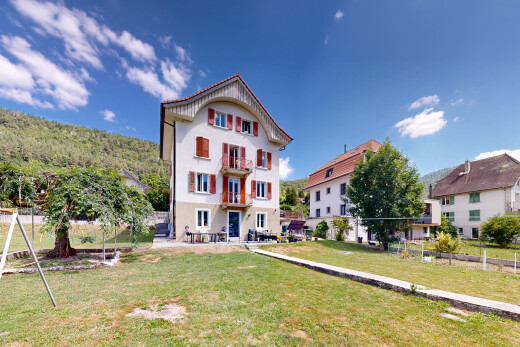 façade avec clôture, day time, pelouse, terrasse, et bardage en stuc