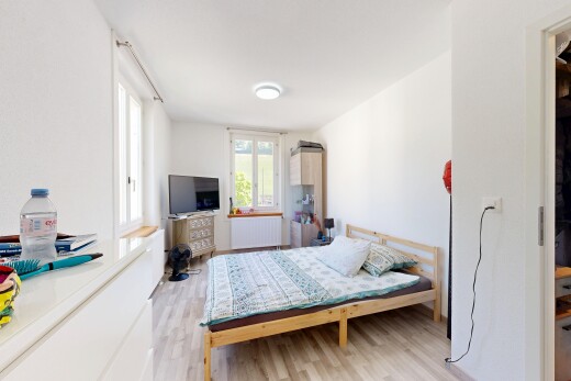 chambre avec cloison sèche, drywall, sol en finition bois, wood finish floor, et inside property