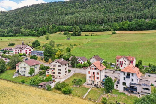 façade avec vue sur la forêt, forest view, et day time