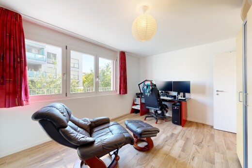 büro mit drywall, gipskartonwand, wood finish floor, holzfußboden, und fernseher