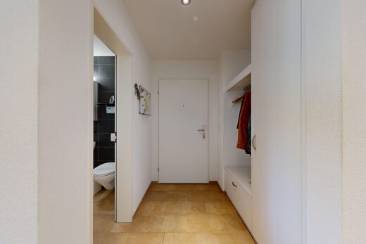 halle / korridor mit inside property, einbauleuchten, und light floor