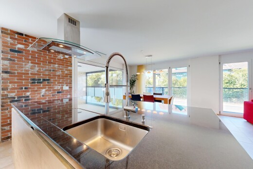 küche mit waschbecken, dunstabzugshaube, light floor, stone countertops, und stein arbeitsplatten