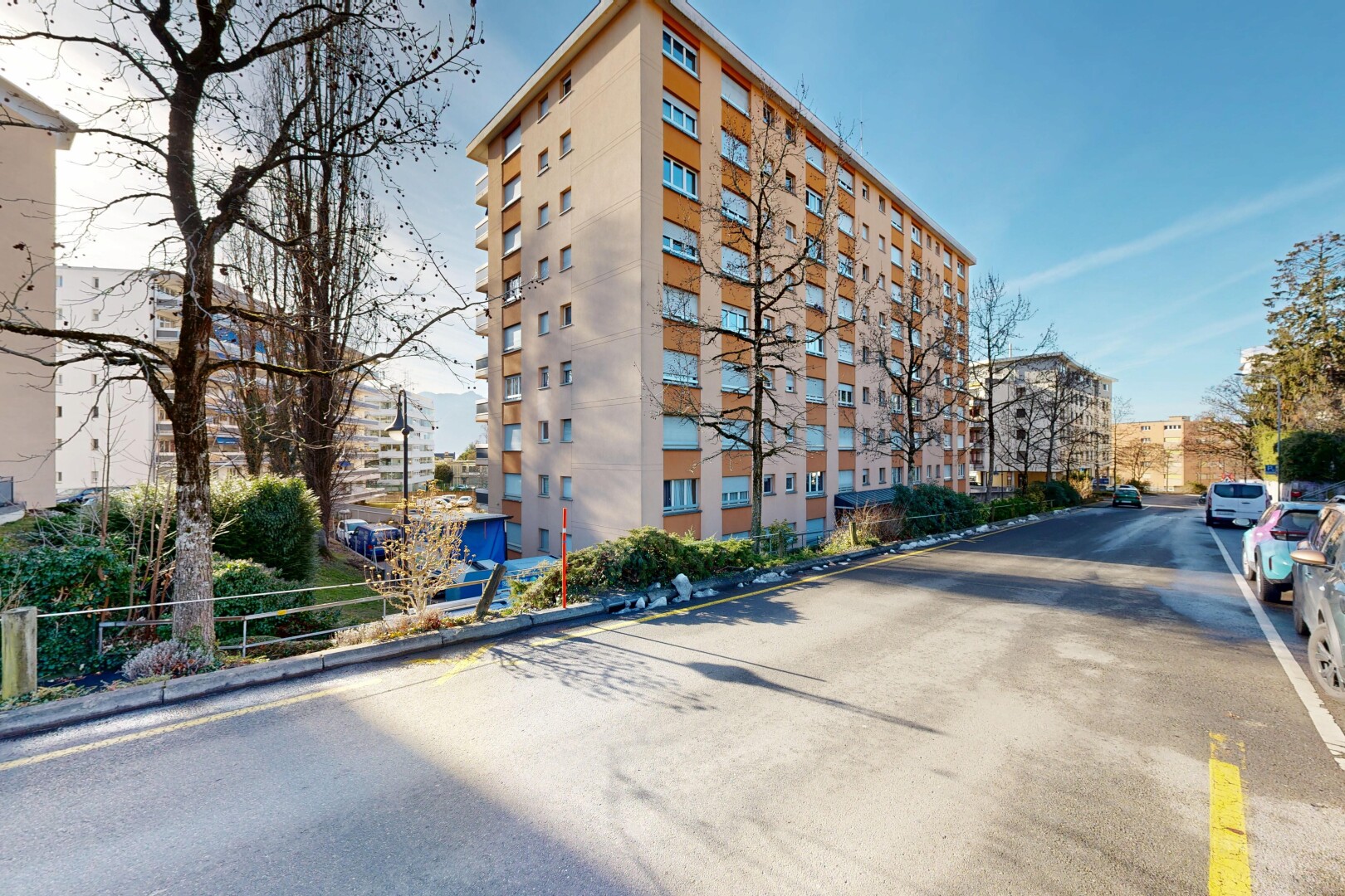 view of apartment building / complex