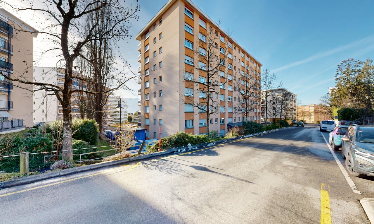 view of apartment building / complex