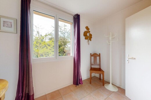 pièce vide avec inside property, lumière naturelle, natural light, cloison sèche, et drywall