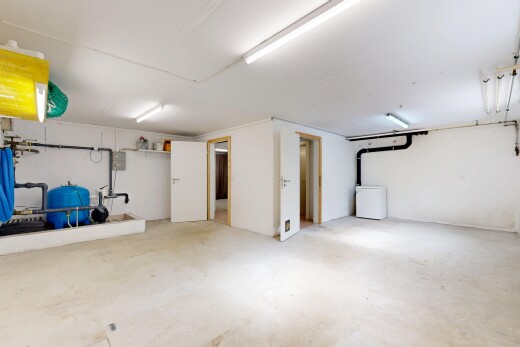 parking avec inside property