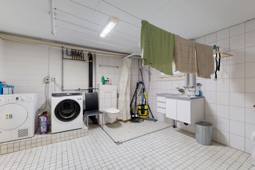 buanderie avec inside property, buanderie, mur en carrelage, tile wall, et lave-linge et sèche-linge séparés