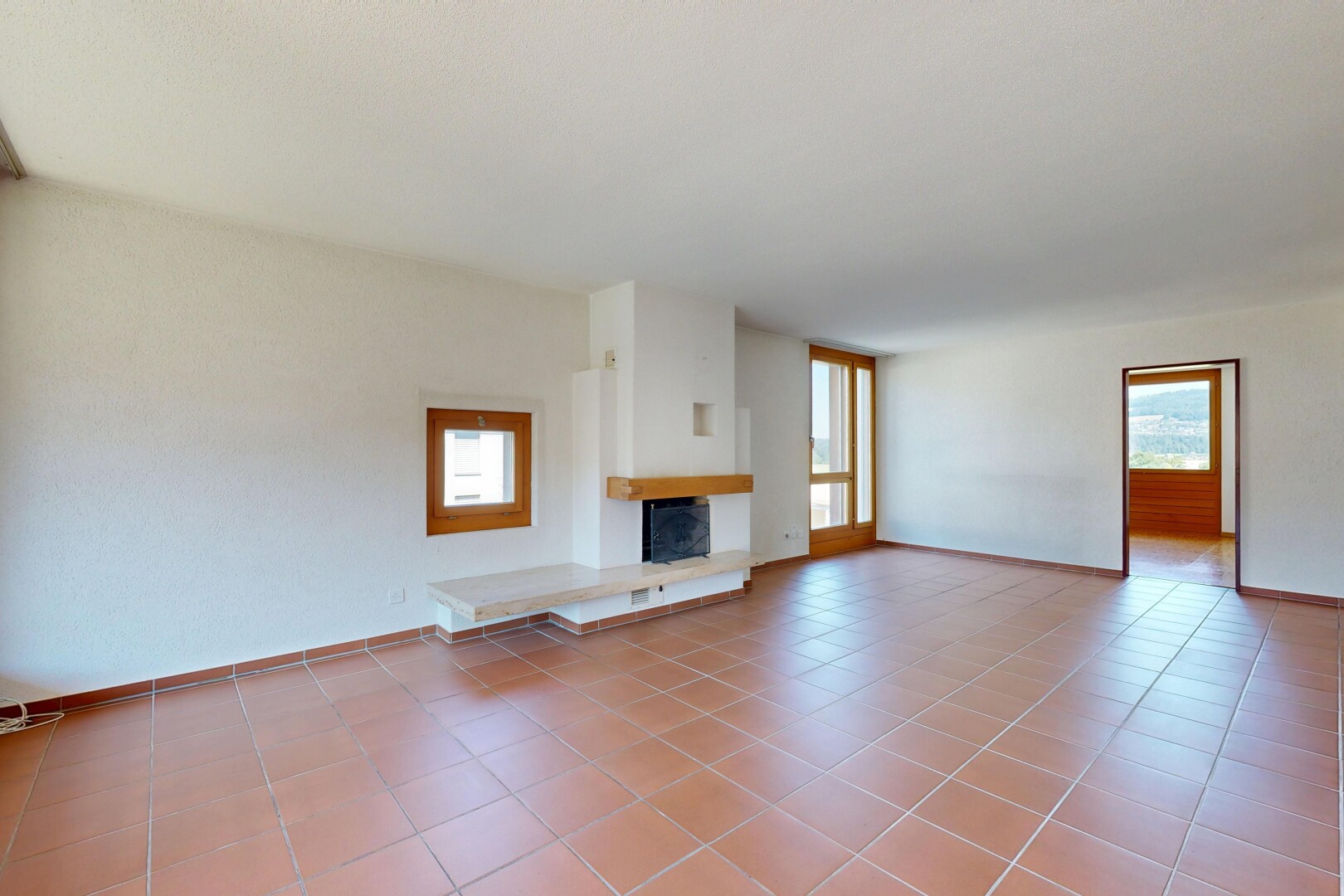 wohnzimmer mit inside property, natürliches licht, natural light, gipskartonwand, und drywall