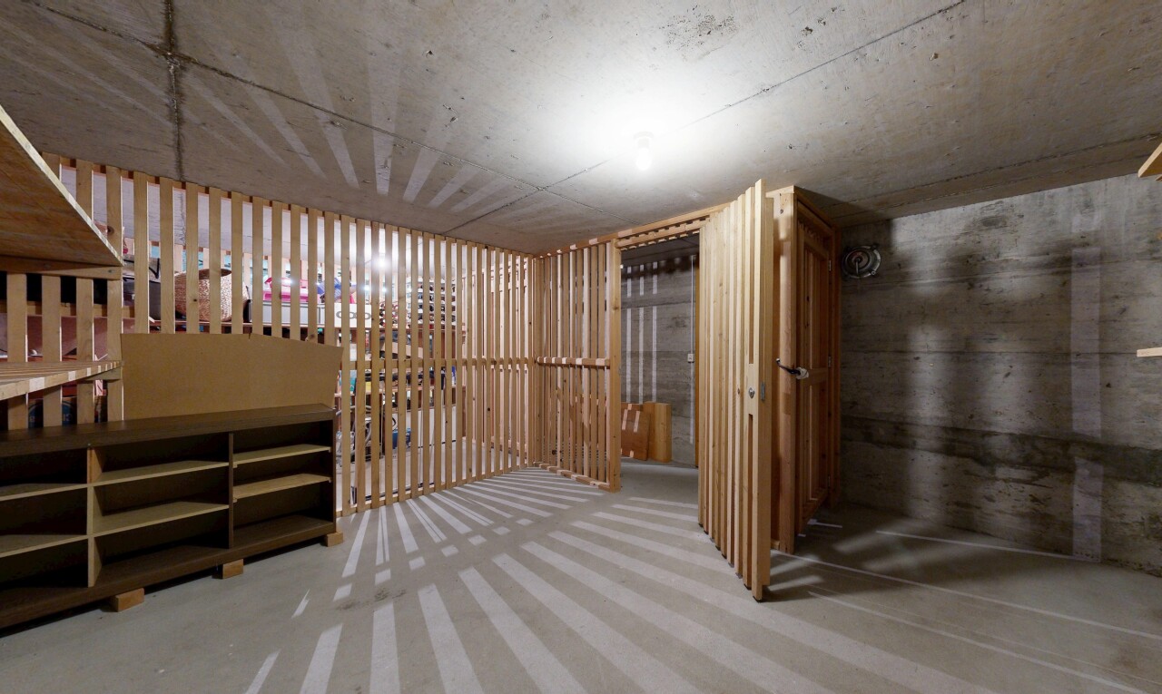 keller mit betondecke, concrete ceiling, keller, teppich, und carpet