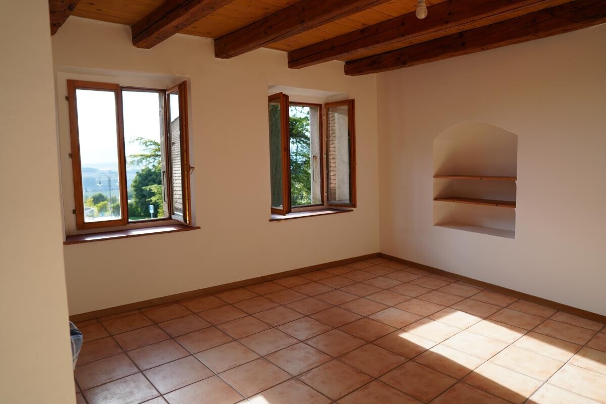 leerer raum mit natürliches licht, natural light, inside property, gipskartonwand, und drywall