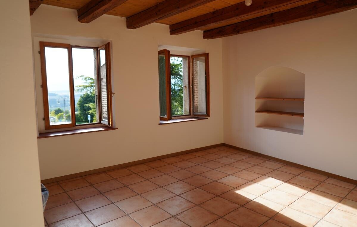 leerer raum mit natürliches licht, natural light, inside property, gipskartonwand, und drywall