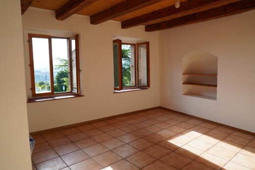 pièce vide avec lumière naturelle, natural light, inside property, cloison sèche, et drywall