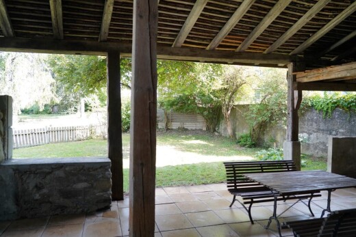 terrasse avec terrasse, clôture, from property, pelouse, et coin repas extérieur