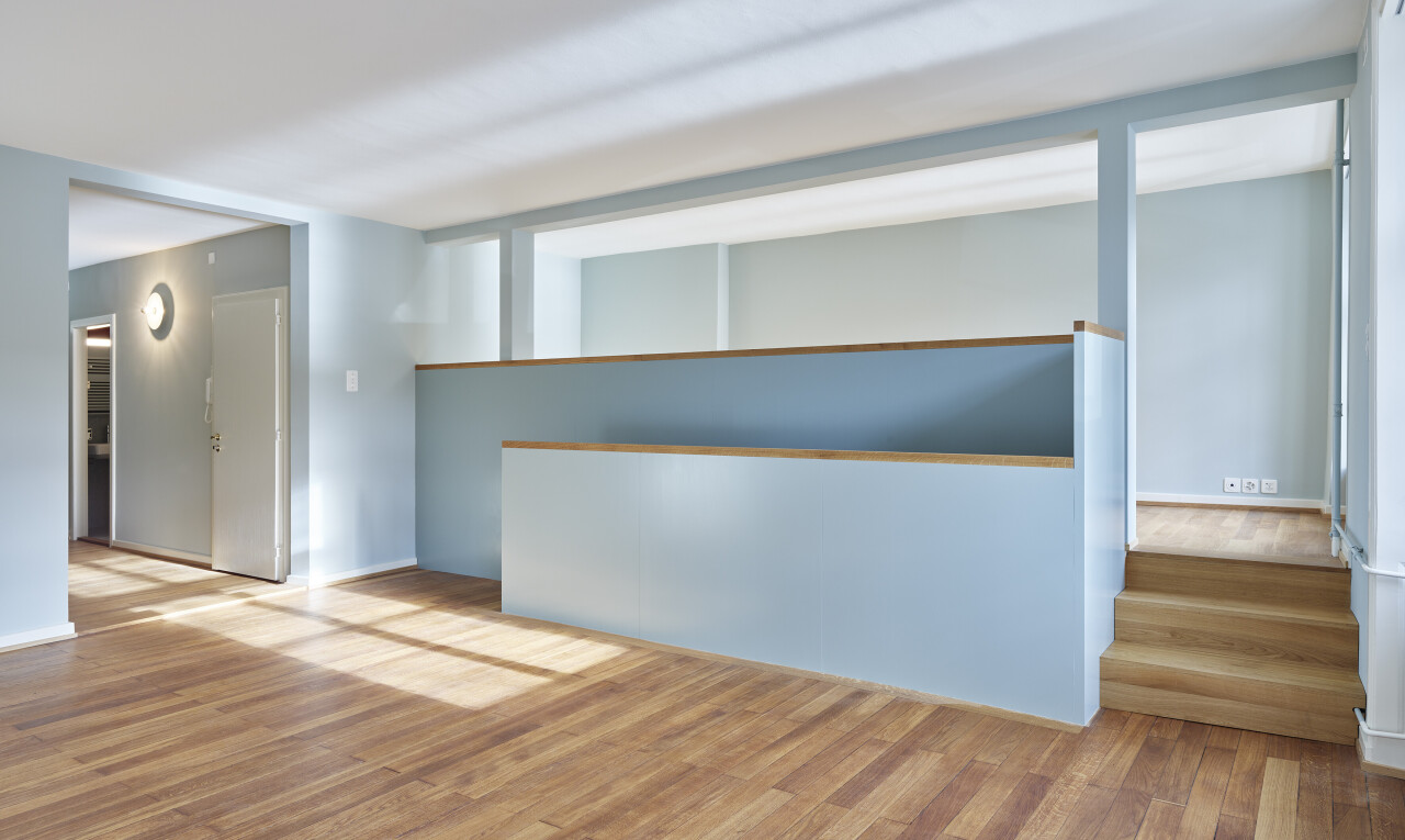 leerer raum mit holzfußboden, wood finish floor, inside property, gipskartonwand, und drywall
