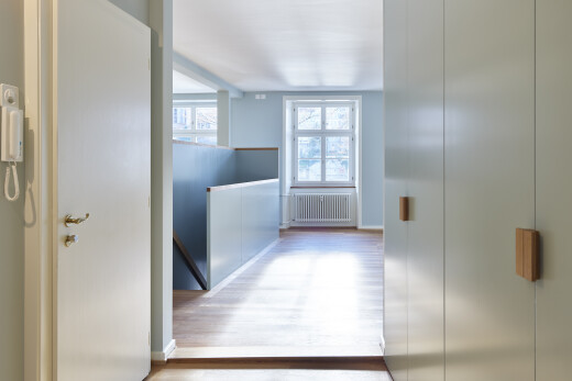 couloir avec radiateur, inside property, lumière naturelle, natural light, et cloison sèche