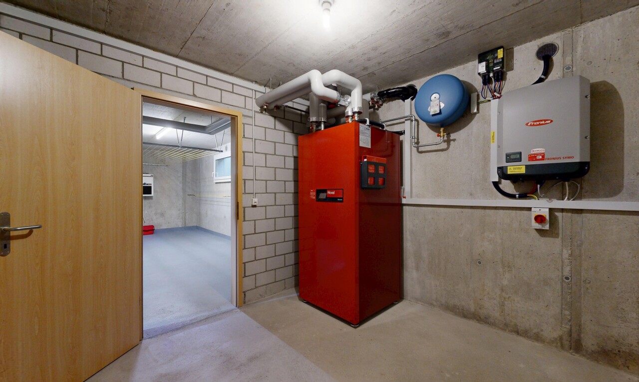 innenraum mit concrete ceiling, inside property, concrete floor, und concrete wall