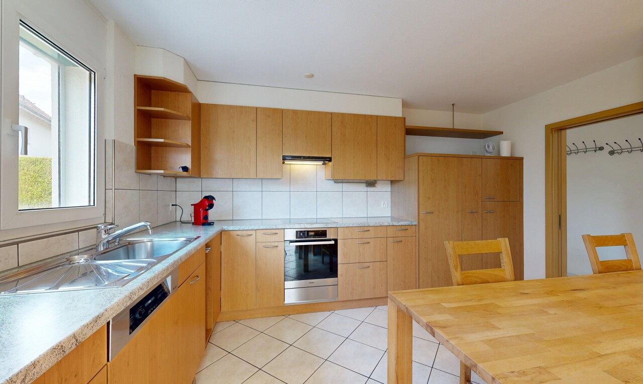 küche mit light floor, küchenrückwand beim herd, küchenrückwand beim Herd, arbeitsplatten, und light countertops