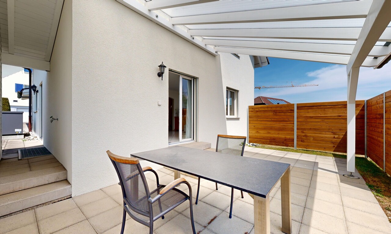 terrasse mit essbereich im freien, from property, day time, terrasse, und zaun