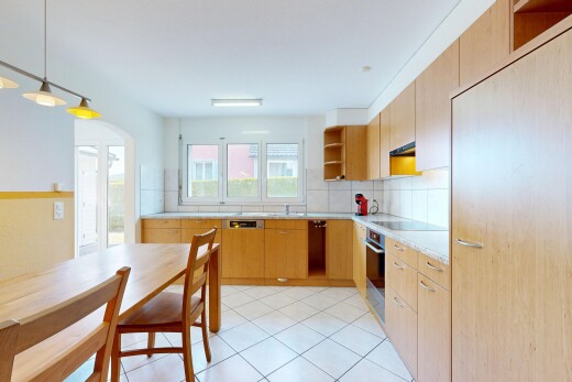 küche mit offene regale, open shelves, arbeitsplatten, light countertops, und light floor