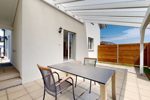 terrasse mit essbereich im freien, from property, day time, terrasse, und zaun