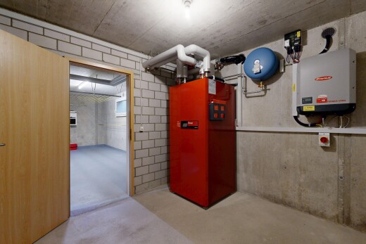 innenraum mit concrete ceiling, inside property, concrete floor, und concrete wall