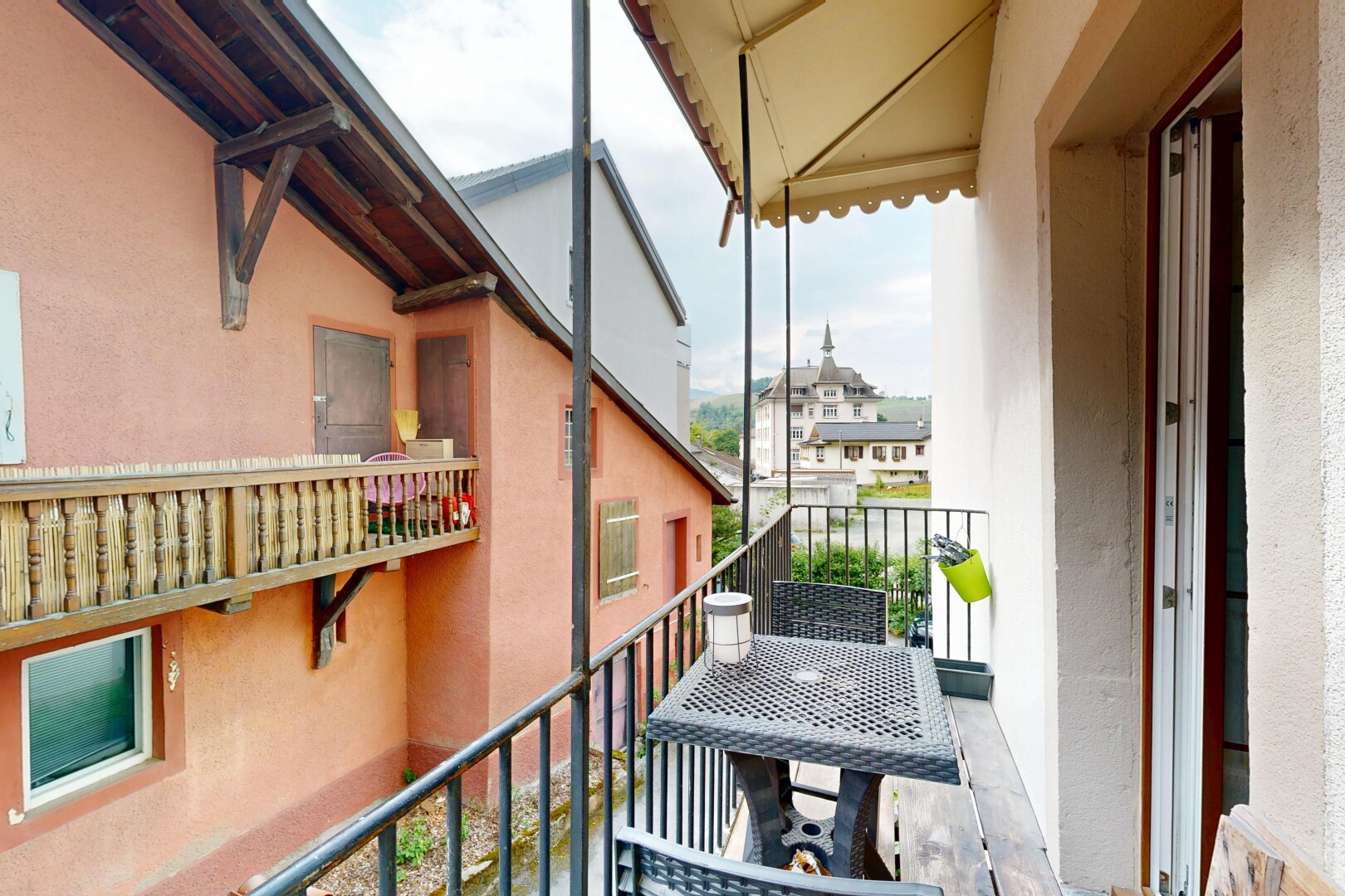 balcon avec from property, balcon, et day time