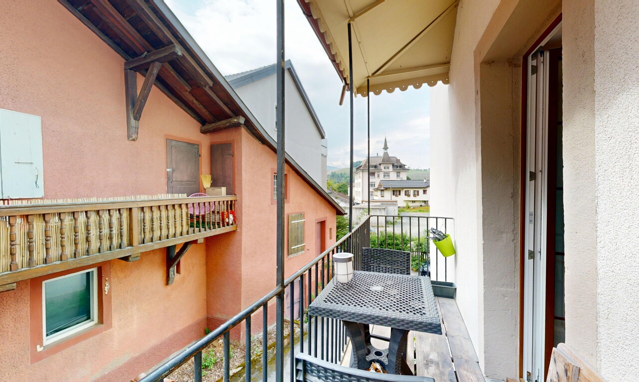 balcon avec from property, balcon, et day time