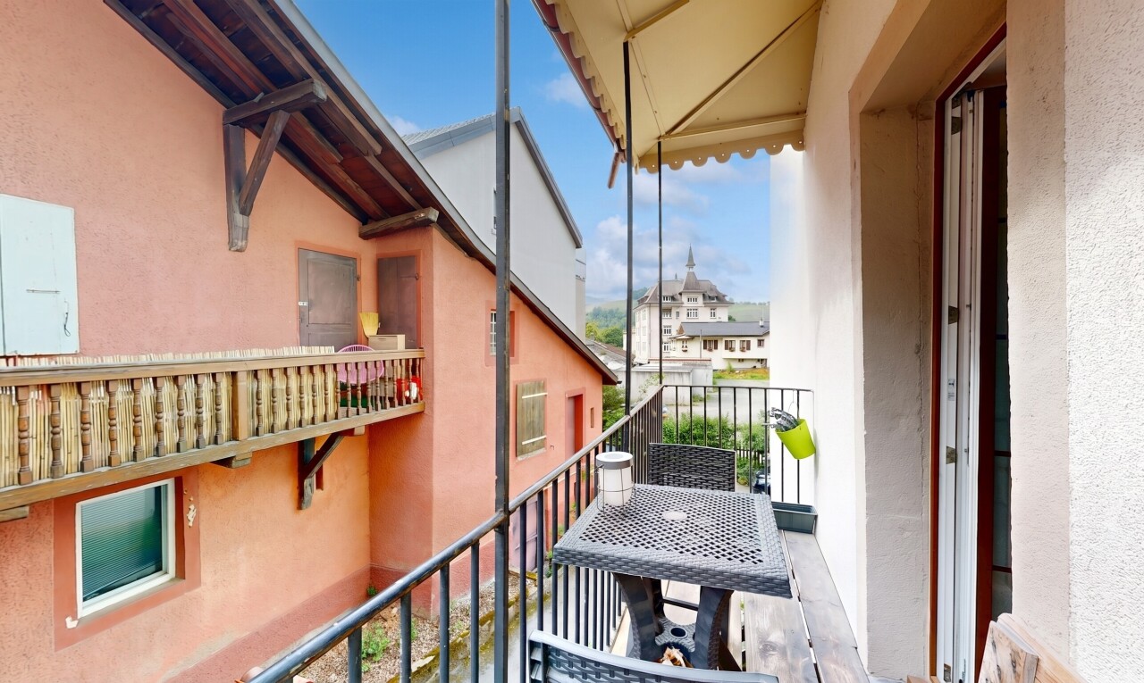 balcon avec from property, balcon, et day time