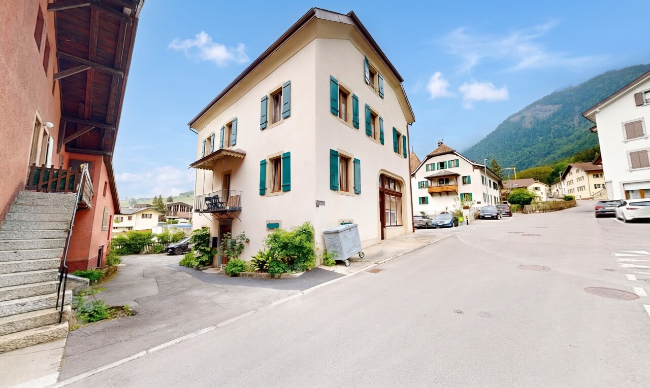 façade avec day time, bardage en stuc, residential view, vue résidentielle, et mountain view