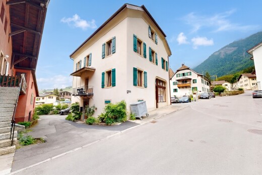 façade avec day time, bardage en stuc, residential view, vue résidentielle, et mountain view