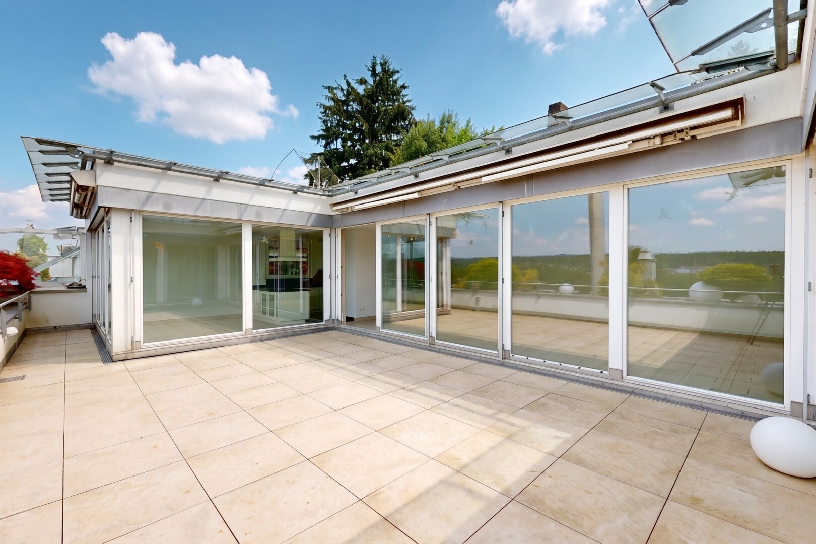 terrasse mit day time und from property