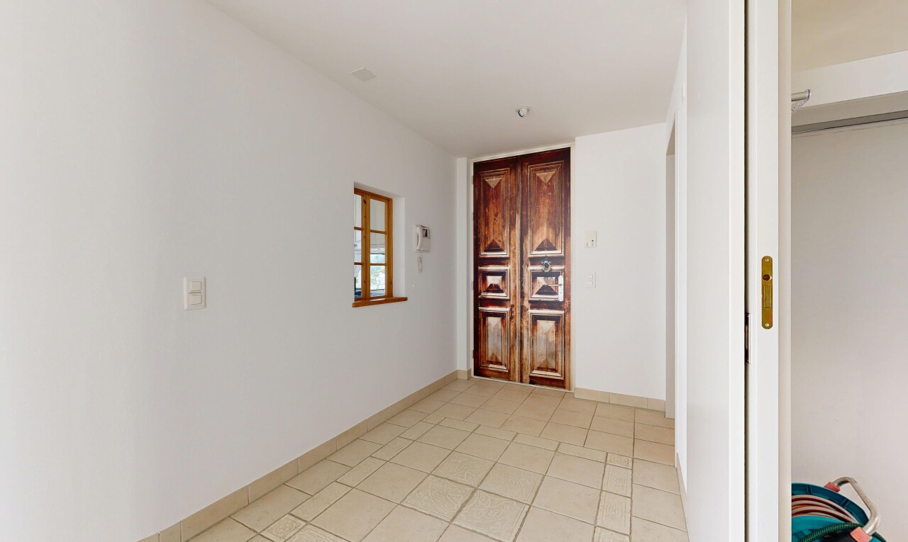 leerer raum mit gipskartonwand, drywall, inside property, light floor, und fliesenboden