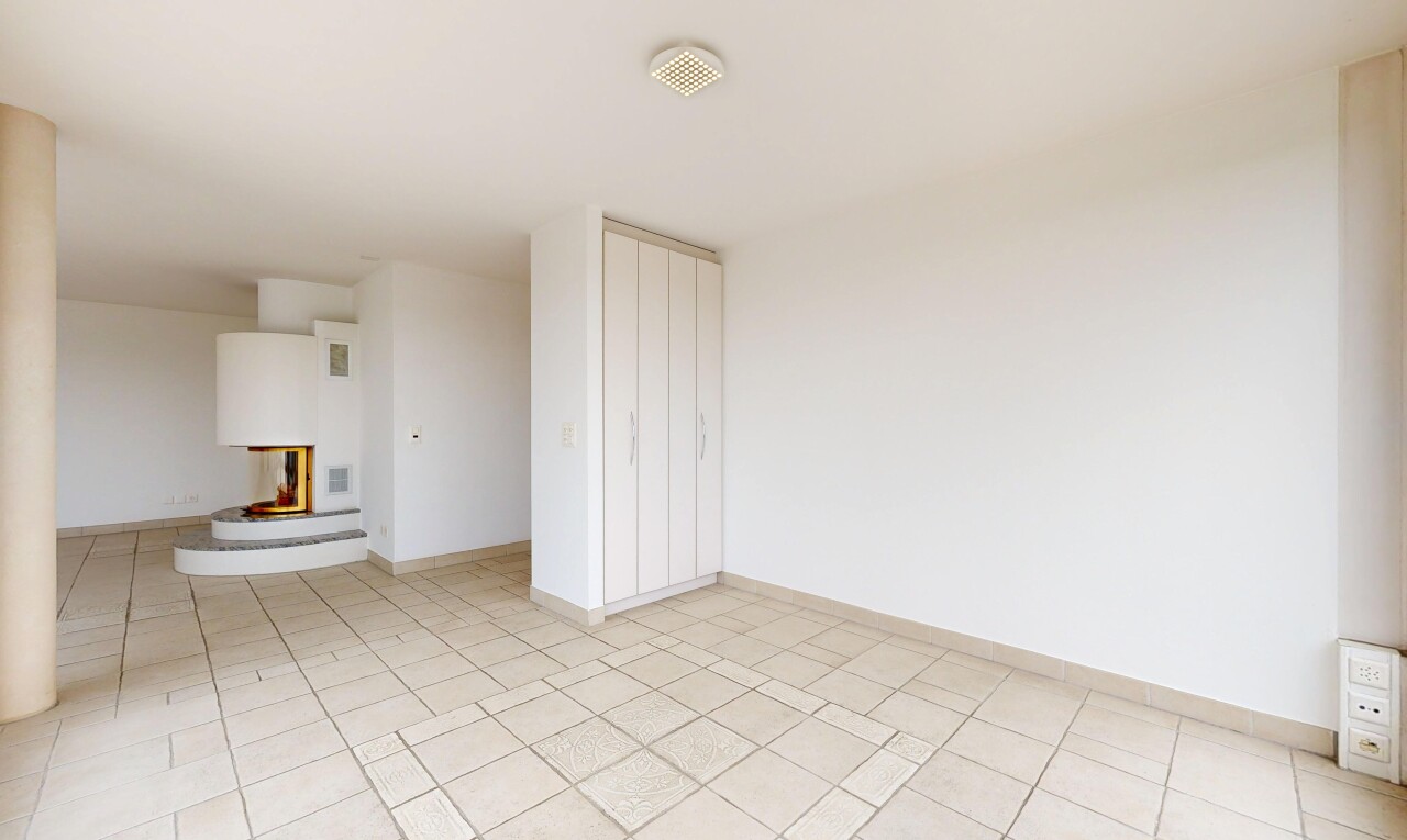 leerer raum mit light floor, gipskartonwand, drywall, inside property, und sockelleisten