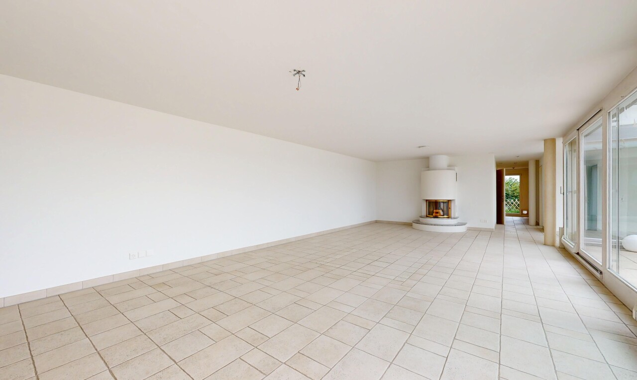 leerer raum mit gipskartonwand, drywall, inside property, natürliches licht, und natural light