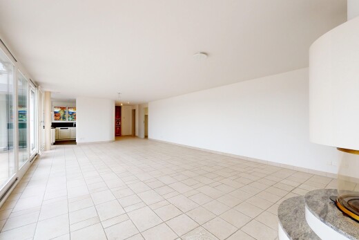 leerer raum mit inside property, light floor, drywall, gipskartonwand, und natural light