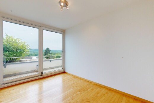leerer raum mit holzfußboden, wood finish floor, gipskartonwand, drywall, und inside property