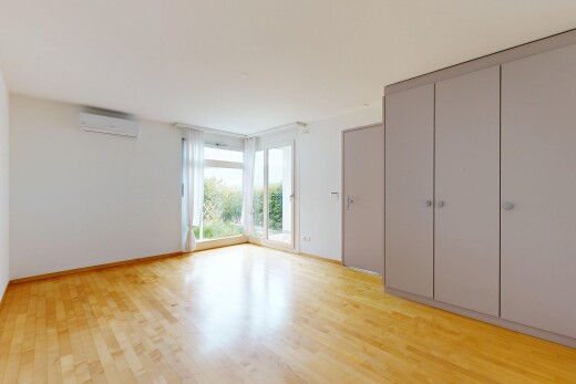 leerer raum mit holzfußboden, wood finish floor, natürliches licht, natural light, und light floor