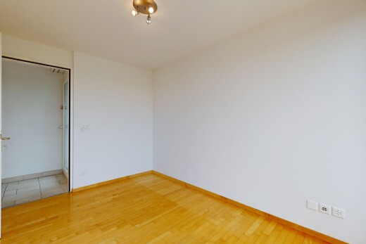 leerer raum mit inside property, holzfußboden, wood finish floor, gipskartonwand, und drywall