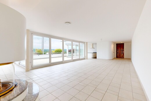 leerer raum mit floor ceiling windows, bodendeckenfenster, inside property, light floor, und drywall