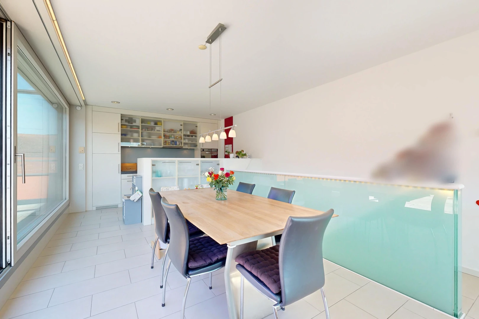 esszimmer mit gipskartonwand, drywall, inside property, fliesenboden, und tile floor