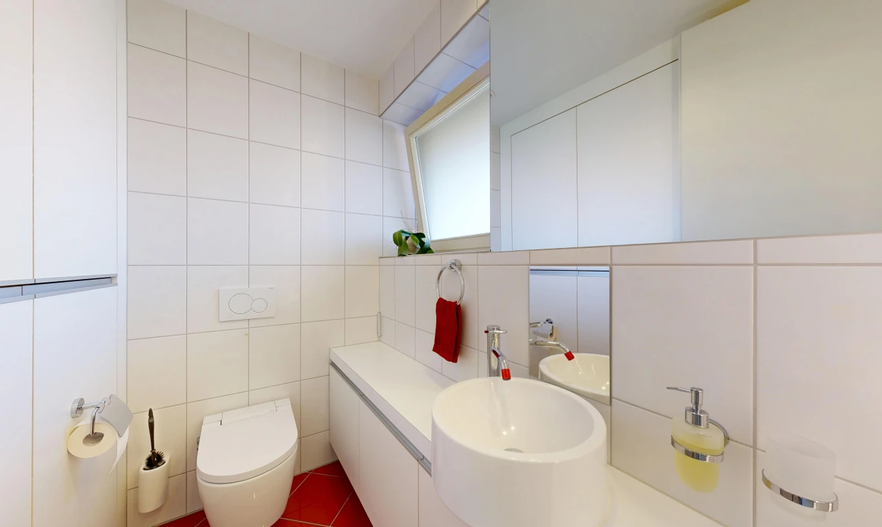 bad mit fliesenwand, tile wall, waschbecken, schminktisch, und inside property