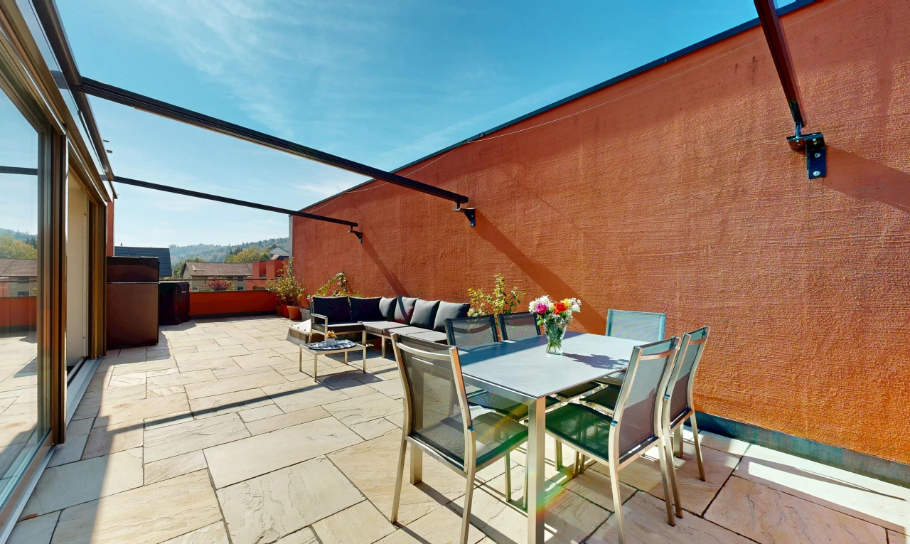 terrasse mit wohnraum im freien, day time, und from property
