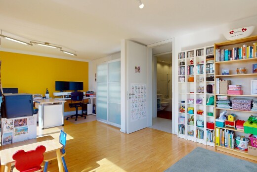 büro mit deckenbeleuchtung, gipskartonwand, drywall, bürobereich, und holzfußboden