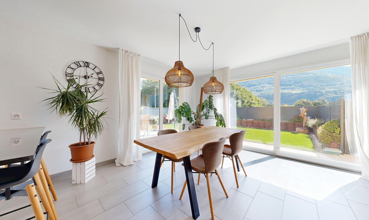 esszimmer mit inside property, natürliches licht, natural light, gipskartonwand, und drywall